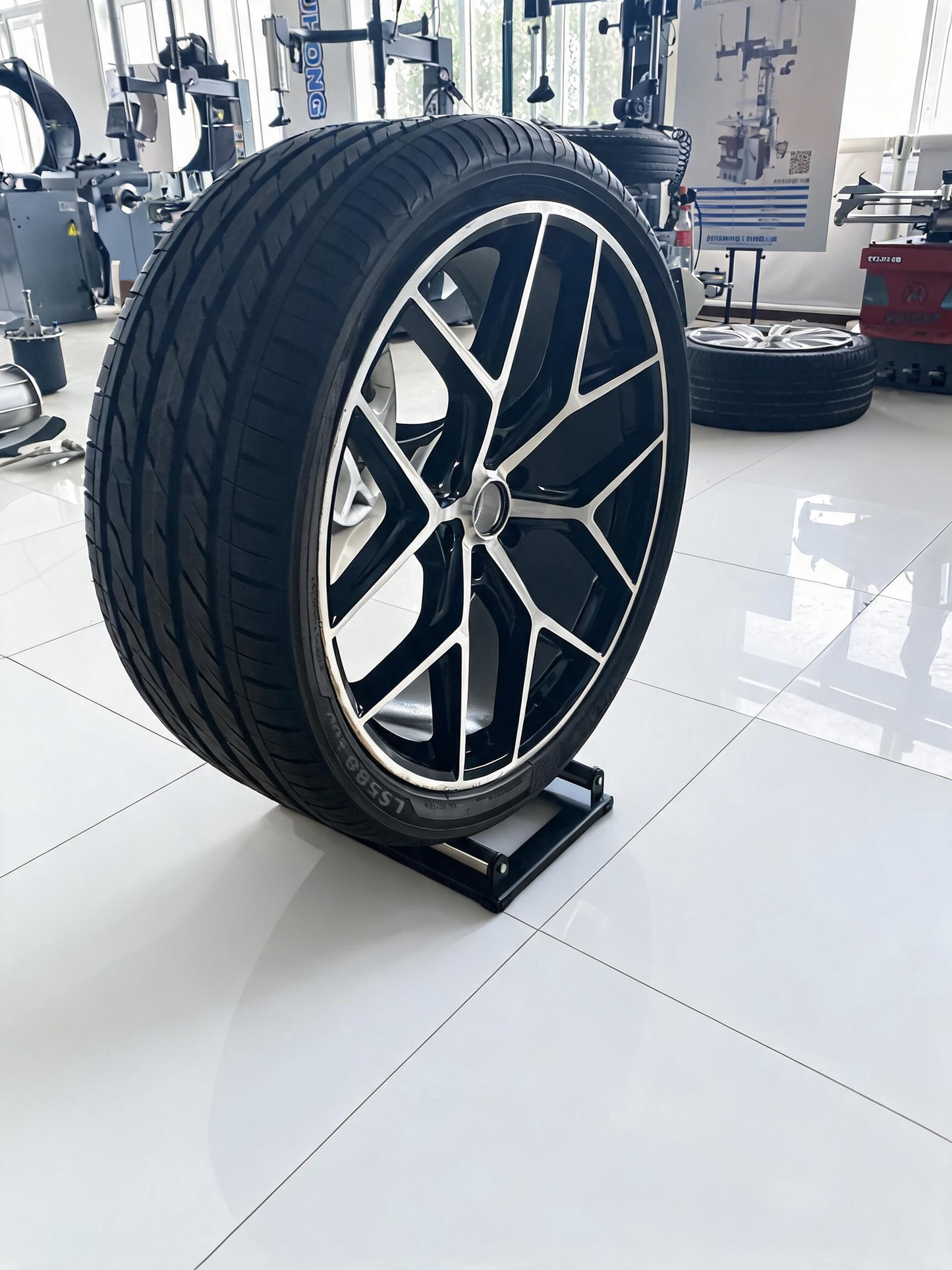 Wheel Cleaning Roller Stand for Tire Washing and Detailing